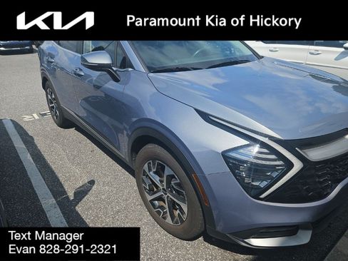 Used 2025 Kia Sportage EX FWD image 2
