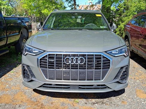 Used 2024 Audi Q3 2.0T Premium AWD/4WD image 2