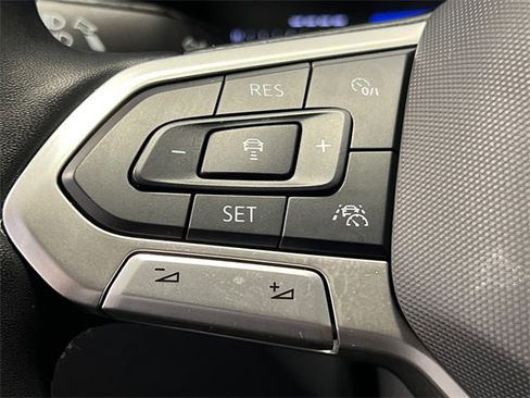 Certified 2024 Volkswagen Taos SE image 20