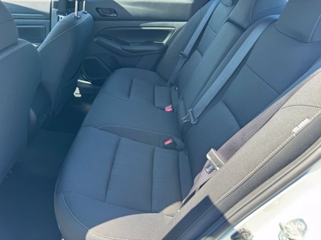 Used 2025 Nissan Altima 2.5 SV FWD image 11