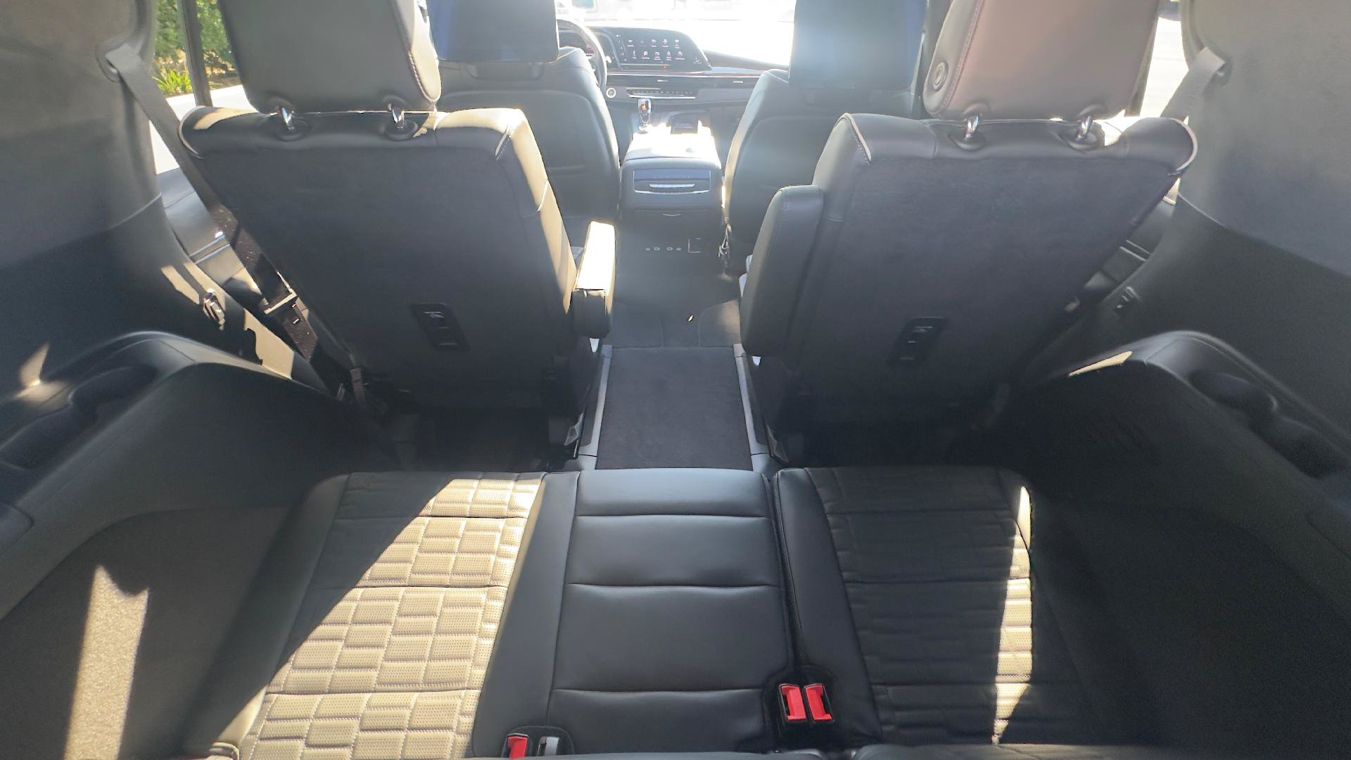 Certified 2024 Cadillac Escalade Premium Luxury Platinum AWD/4WD image 8