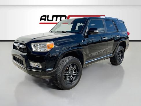 Used 2013 Toyota 4Runner SR5 AWD/4WD image 3