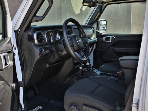 Used 2021 Jeep Wrangler Unlimited Sport AWD/4WD image 18