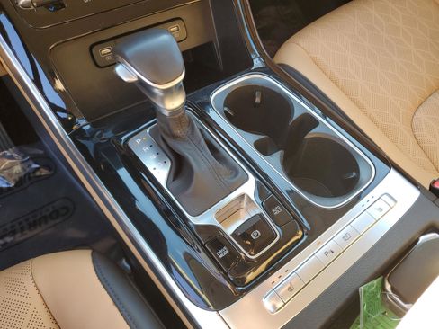 Certified 2023 Kia Carnival EX image 26