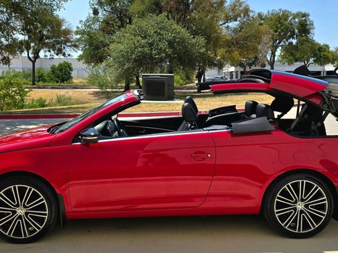 Used 2013 Volkswagen Eos FWD image 12