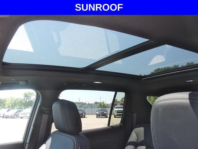 Used 2026 Chevrolet Traverse High Country w/ LPO, Floor Liner Package AWD/4WD image 4