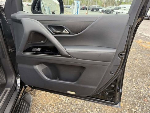 Used 2025 Lexus LX 600 4WD w/ Luxury Package image 16