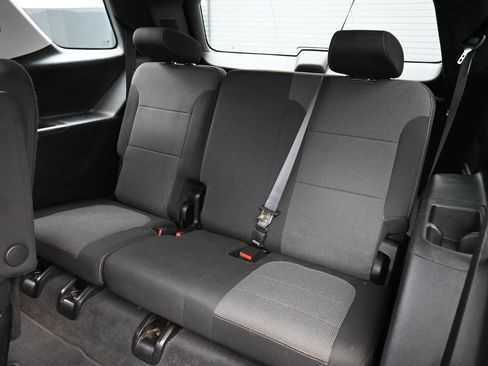 Used 2020 Chevrolet Traverse LT image 17