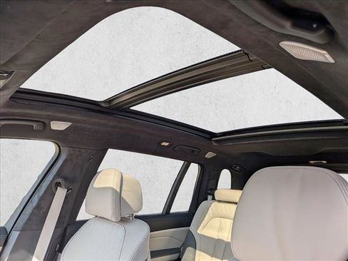New 2026 BMW X7 M60i image 15