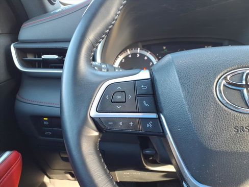 Used 2023 Toyota Highlander XSE image 16