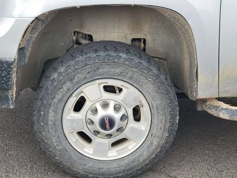 Used 2011 GMC Sierra 2500 SLE w/ SLE Preferred Package AWD/4WD image 16