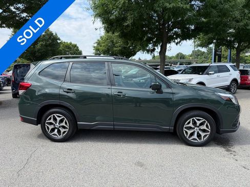 Used 2023 Subaru Forester Premium AWD/4WD image 11