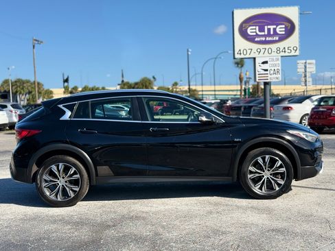 Used 2017 INFINITI QX30 AWD image 6