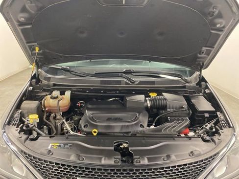 Used 2020 Chrysler Pacifica Touring-L FWD image 30