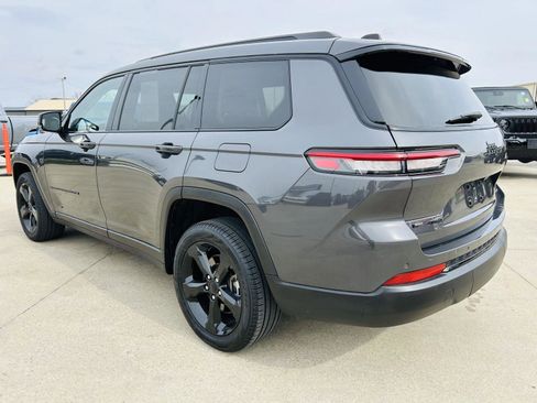 Used 2023 Jeep Grand Cherokee L Limited w/ Black Appearance Package image 42