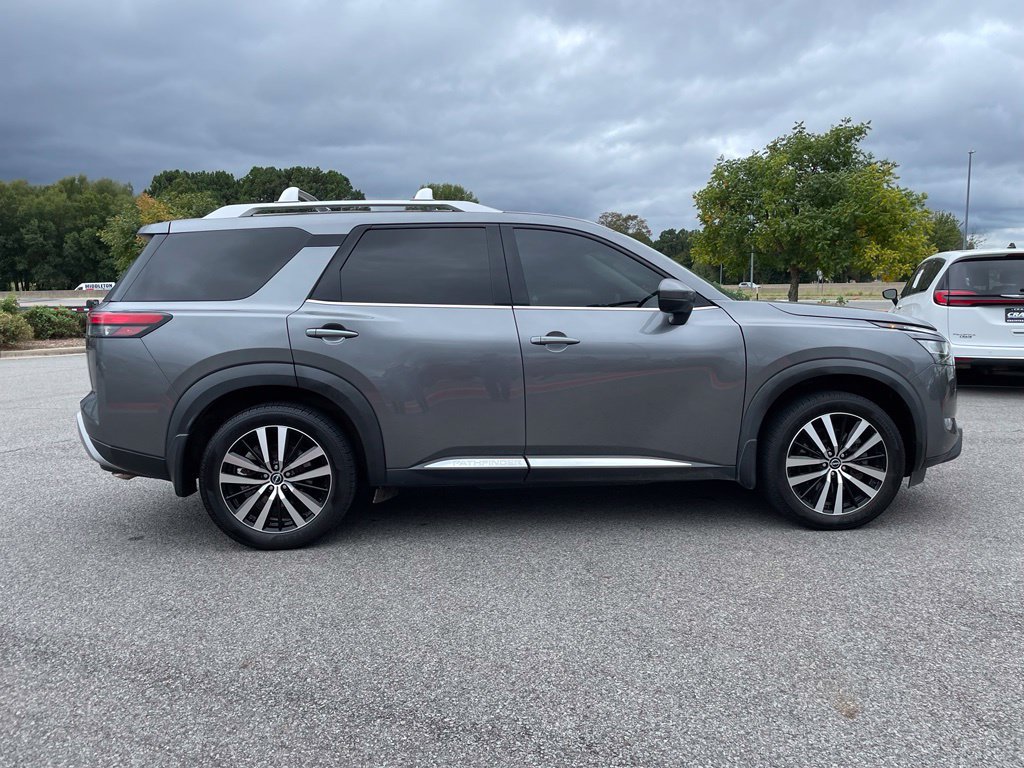 Used 2023 Nissan Pathfinder Platinum w/ Black Appearance Package FWD image 9