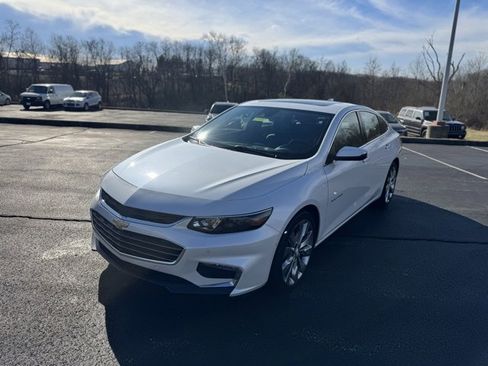 Used 2017 Chevrolet Malibu Premier w/ Premier Sun and Wheel Package image 7