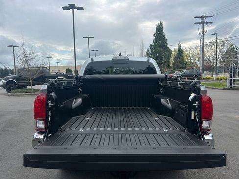 Used 2022 Toyota Tacoma SR5 AWD/4WD image 25