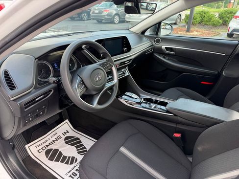 Used 2022 Hyundai Sonata SE w/ Cargo Package FWD image 10