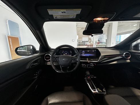 Used 2025 Chevrolet Trax RS FWD image 3