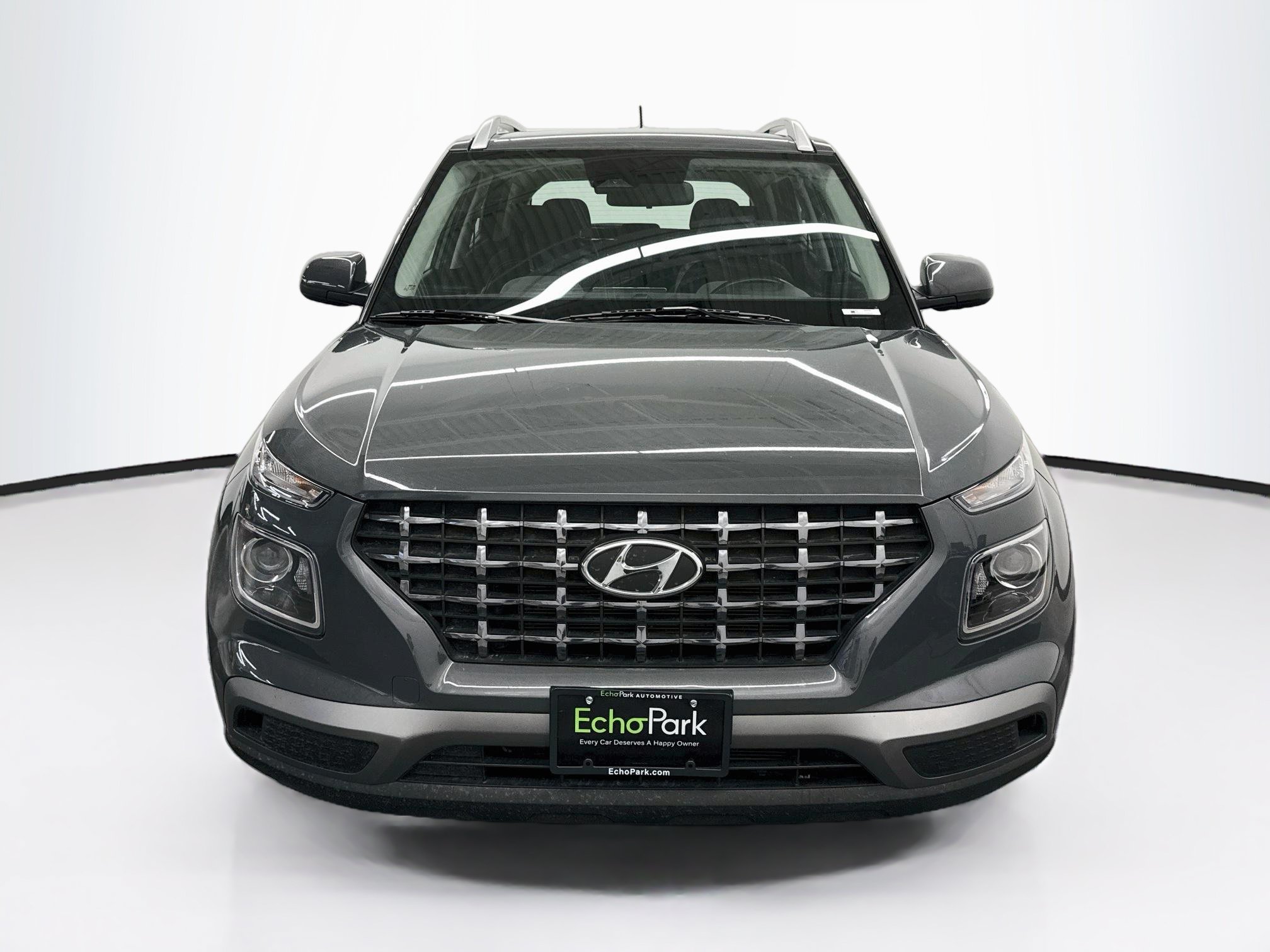 Used 2025 Hyundai Venue SEL FWD image 2