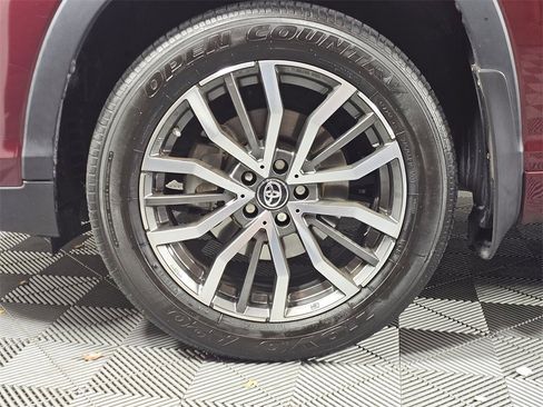 Used 2018 Toyota Highlander Limited Platinum image 9