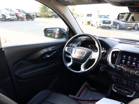 Used 2022 GMC Terrain SLT w/ Infotainment Package II AWD/4WD image 9