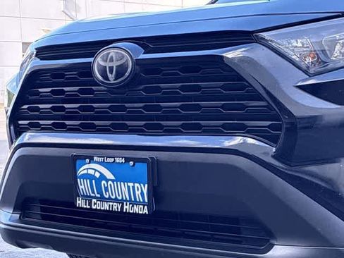 Used 2021 Toyota RAV4 LE FWD image 12
