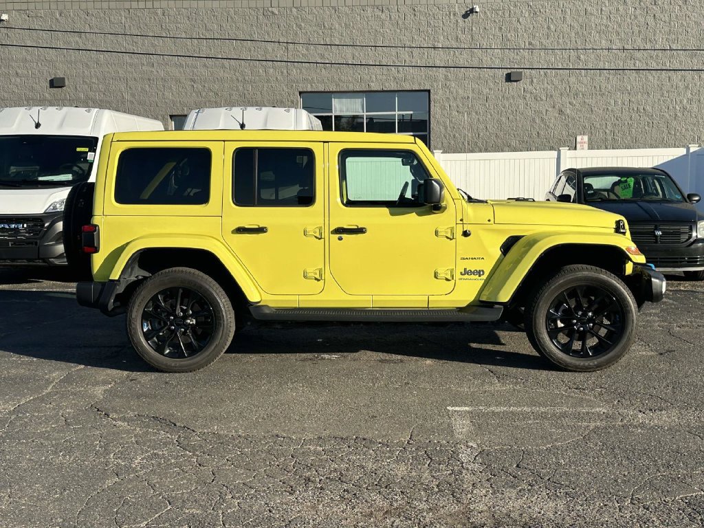 Used 2023 Jeep Wrangler Unlimited Sahara w/ Cold Weather Group AWD/4WD image 2