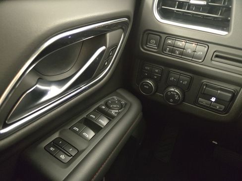 Used 2022 Chevrolet Tahoe RST w/ Luxury Package AWD/4WD image 30