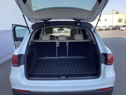 Used 2021 Mercedes-Benz GLC 300 4MATIC image 9