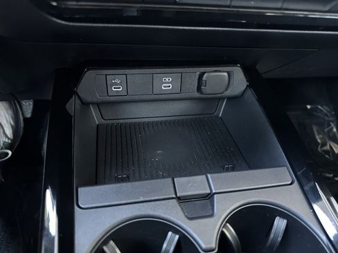 Used 2024 Toyota Prius Prime SE image 27