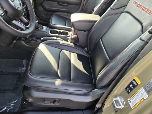 New 2025 Jeep Gladiator Rubicon image 12