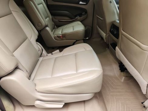 Used 2018 Chevrolet Suburban LT w/ LT Signature Package RWD image 27