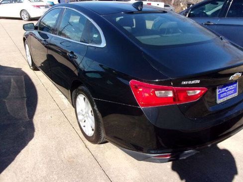 Used 2017 Chevrolet Malibu LT FWD image 7