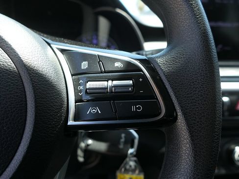 Used 2023 Kia Forte LXS w/ LXS Technology Package FWD image 15