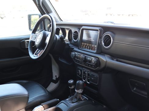 Used 2022 Jeep Wrangler Unlimited Sahara w/ Cold Weather Group AWD/4WD image 34