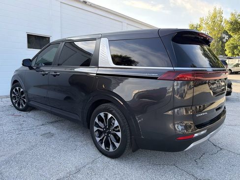 Used 2024 Kia Carnival EX FWD image 7