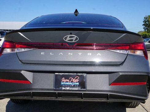 New 2026 Hyundai Elantra SEL Sport FWD image 6