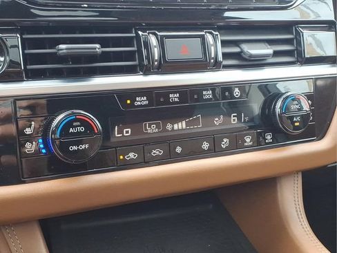 Used 2023 Nissan Pathfinder Platinum w/ Cargo Package AWD/4WD image 9