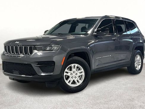 Used 2024 Jeep Grand Cherokee Laredo w/ Trailer Tow Package image 14