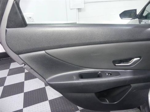 Used 2022 Hyundai Elantra Limited FWD image 26