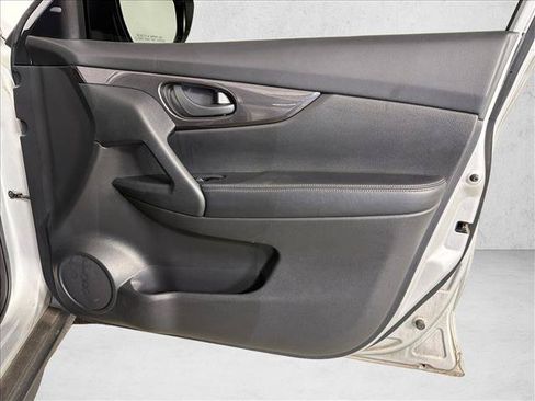Used 2020 Nissan Rogue S FWD image 14
