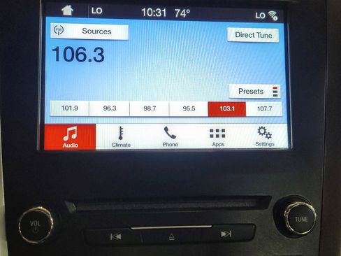 Used 2018 Ford Fusion SE w/ Fusion SE Technology Package image 25