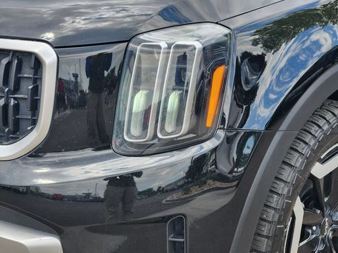 Certified 2023 Kia Telluride EX w/ EX Captain's Chair Package FWD image 8