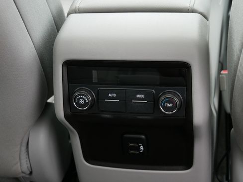Used 2017 GMC Acadia SLE AWD/4WD image 12
