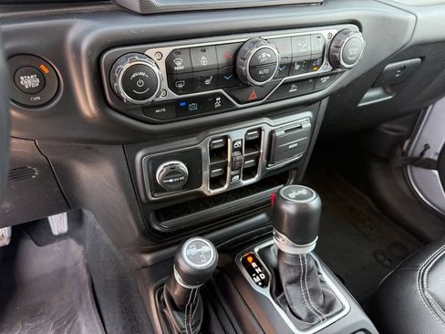 Used 2022 Jeep Wrangler Unlimited Sahara w/ Cold Weather Group AWD/4WD image 23