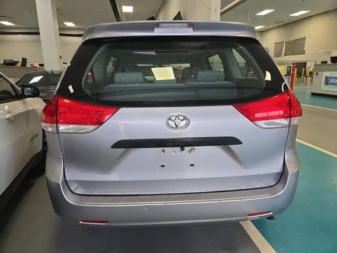 Used 2012 Toyota Sienna image 6