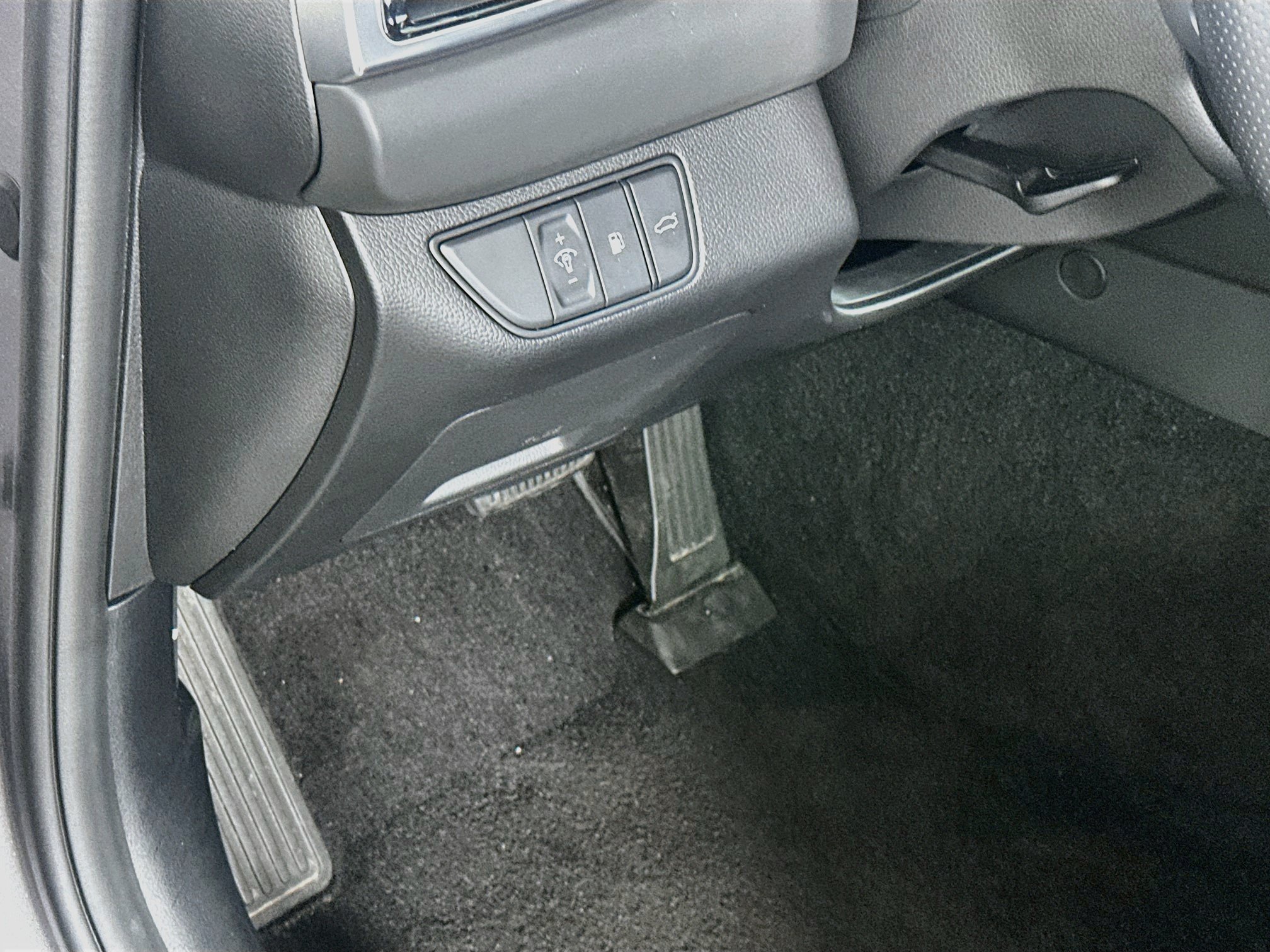 Used 2026 Genesis G70 2.5T RWD image 17