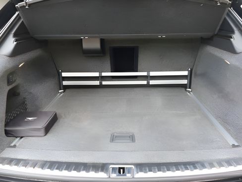 Used 2025 Bentley Bentayga Extended Wheelbase AWD/4WD image 22